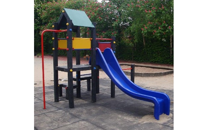 Speeltoestel op schoolplein plaatsen
