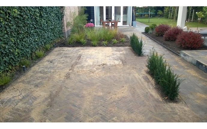 Bestrating met beplanting