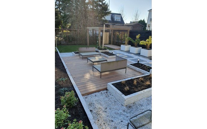 2020-02 Tuin met centraal zitgedeelte-01